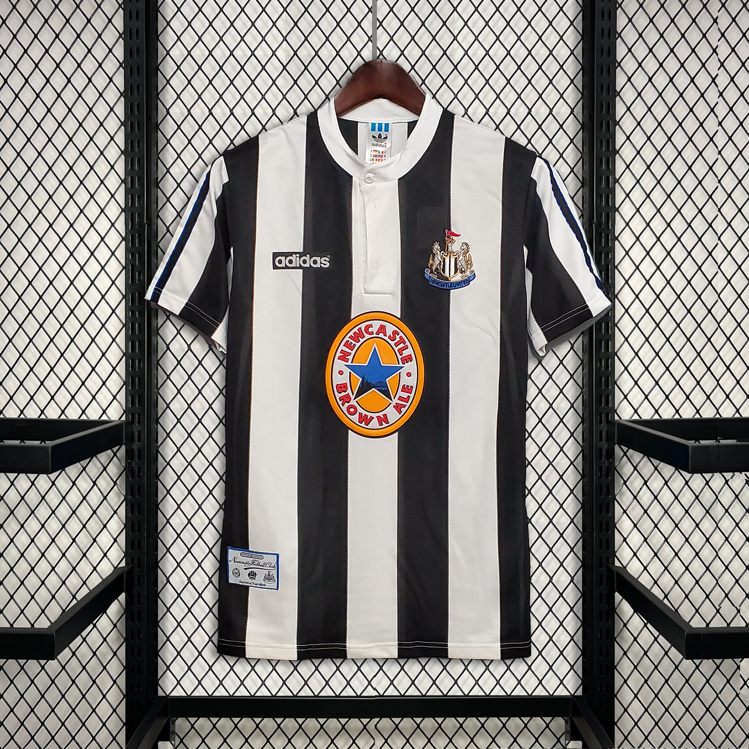 חולצה כדורגל רטרו ניוקאסל 1997