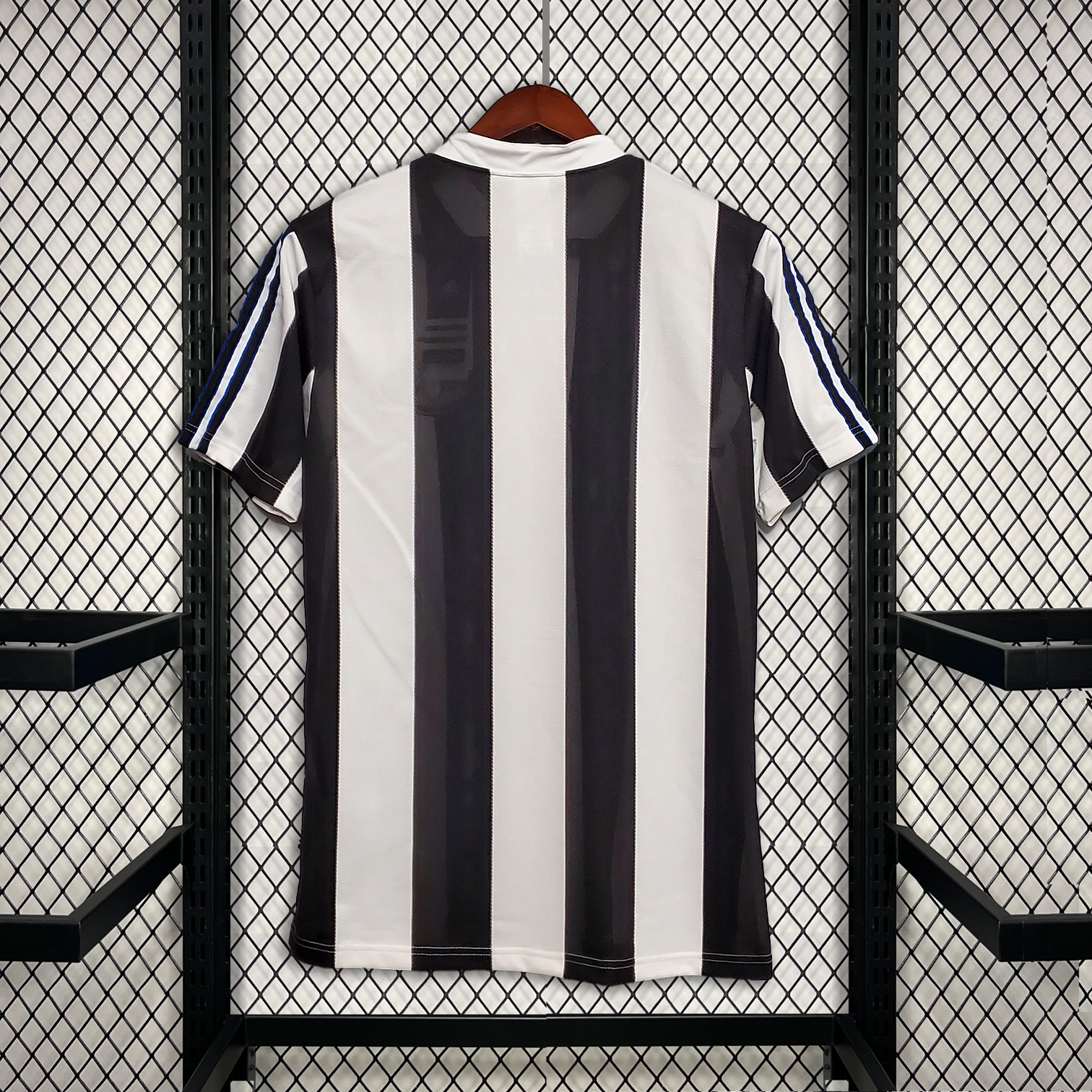 חולצה כדורגל רטרו ניוקאסל 1997